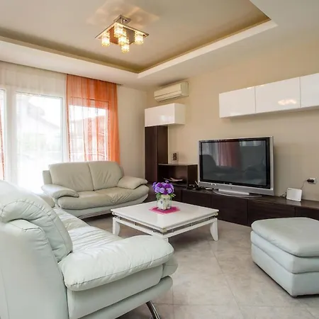 Eva's House Pasztída